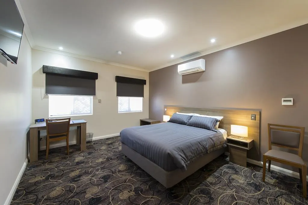 Quality Hotel Bayswater Perth 3*,