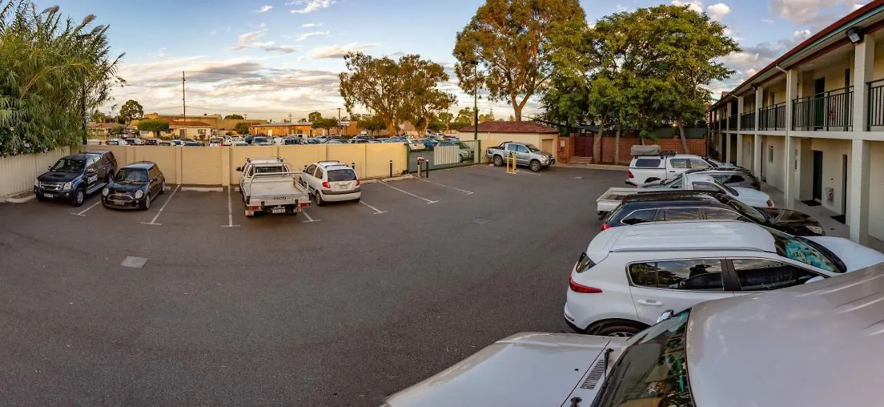 Quality Hotel Bayswater Perth 3*,