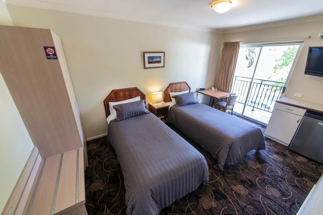 Quality Hotel Bayswater Perth 3*,