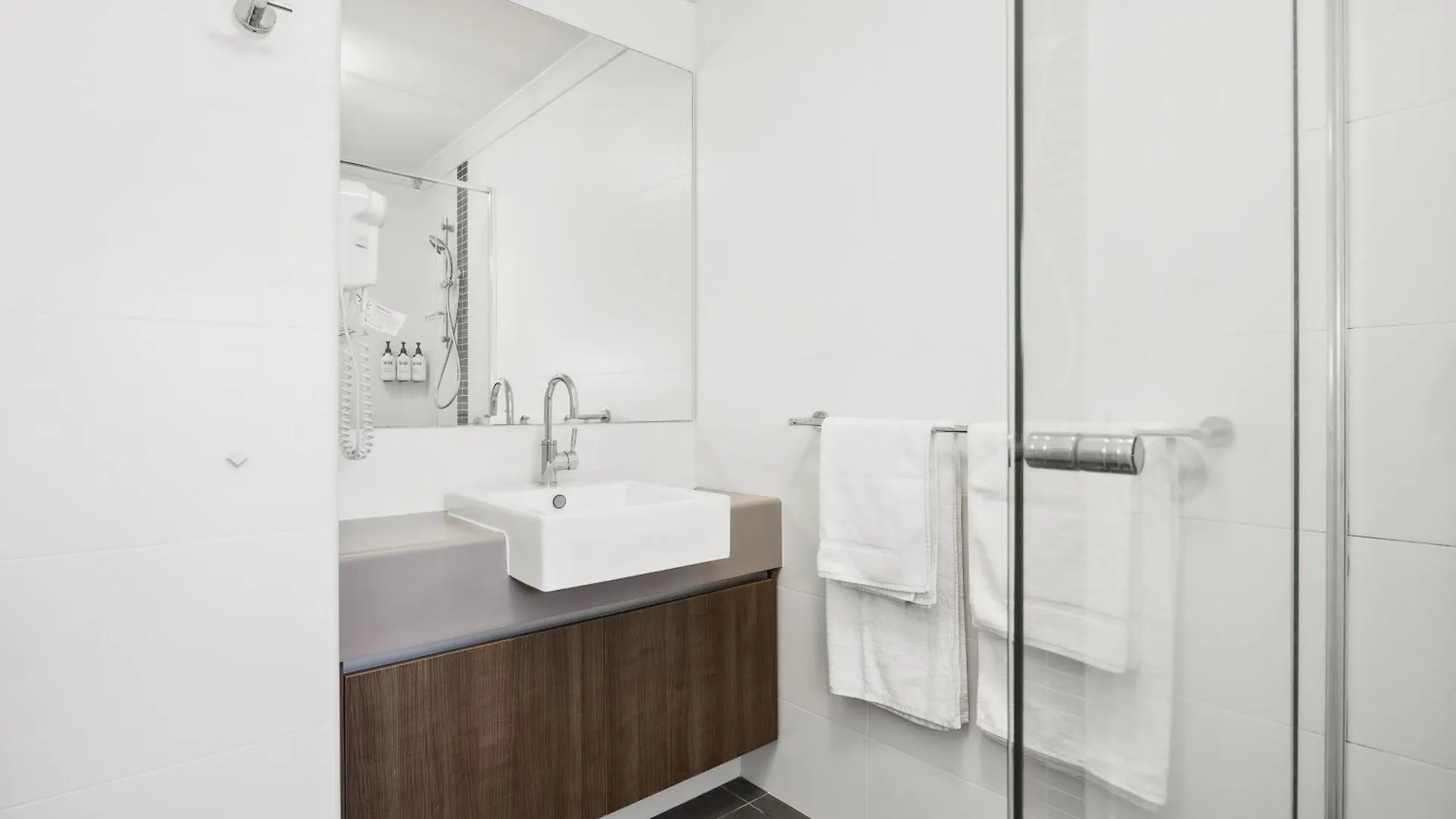 Quality Hotel Bayswater Perth 3*,  Australia