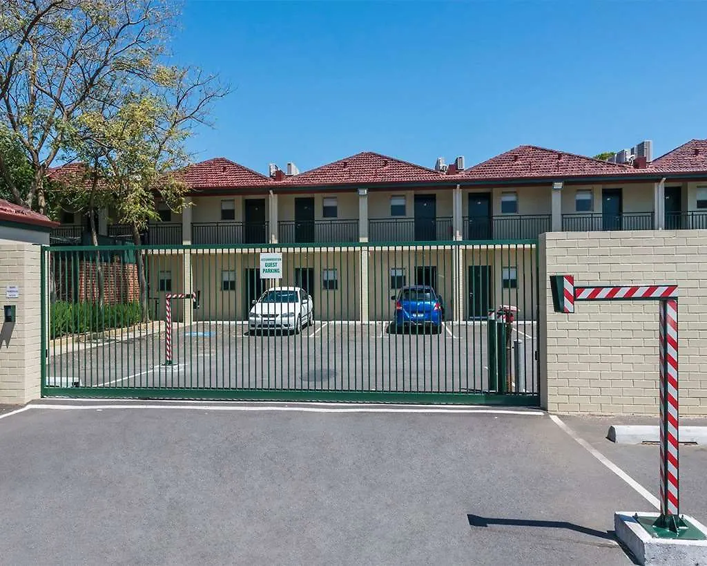Quality Hotel Bayswater Perth 3*,